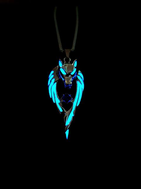 Vintage Glowing In The Dark Moon Luminous Wolf Pendant Necklace